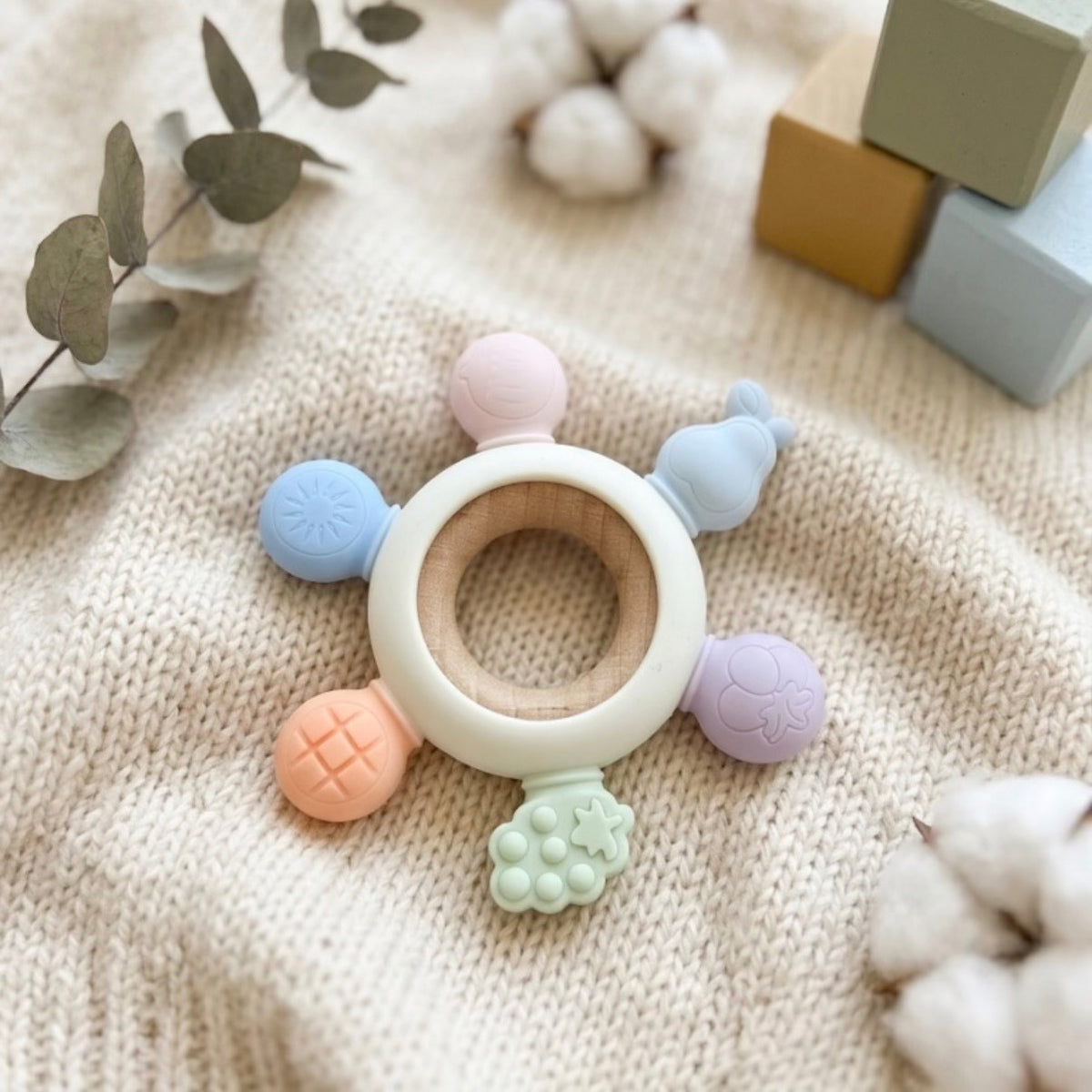 Wooden round silicone teether
