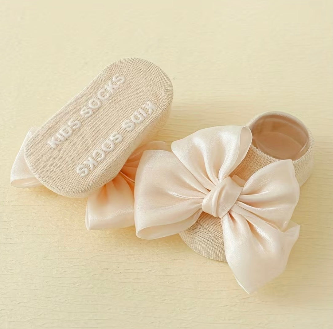 Hazel bow socks