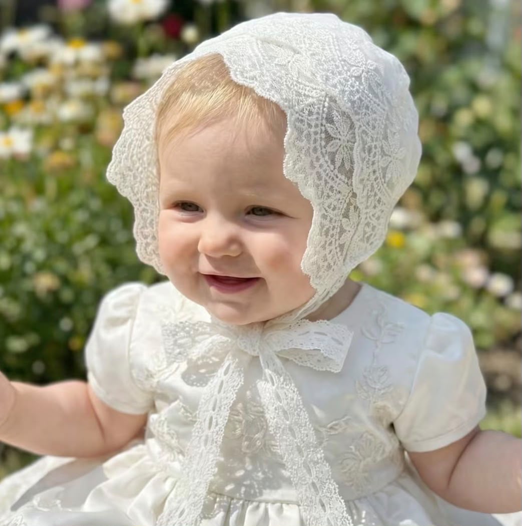 Charlotte lace bonnet
